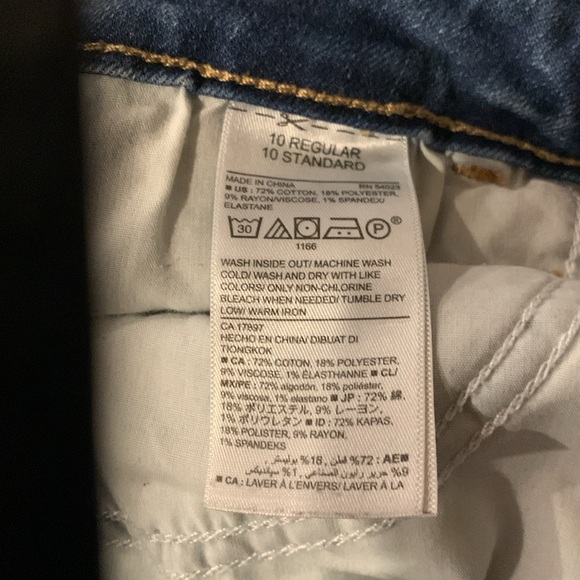 Old Navy Rockstar Mid Rise Distressed Jeans Size 10R - Picture 4 of 4